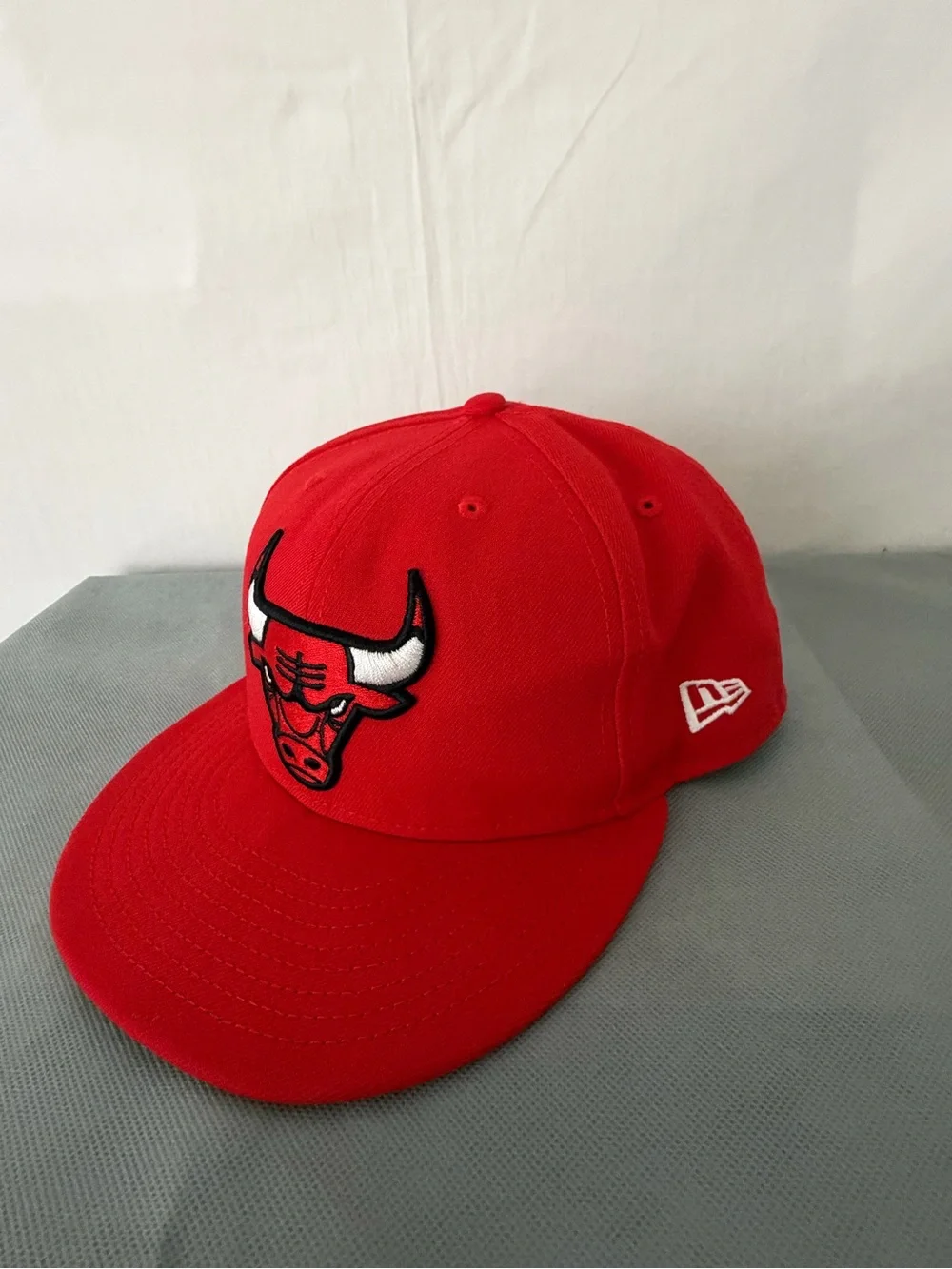 Chicago Bulls New Era 59Fifty Unisex Red Fitted Hat Cap 7 1/2 (B182)